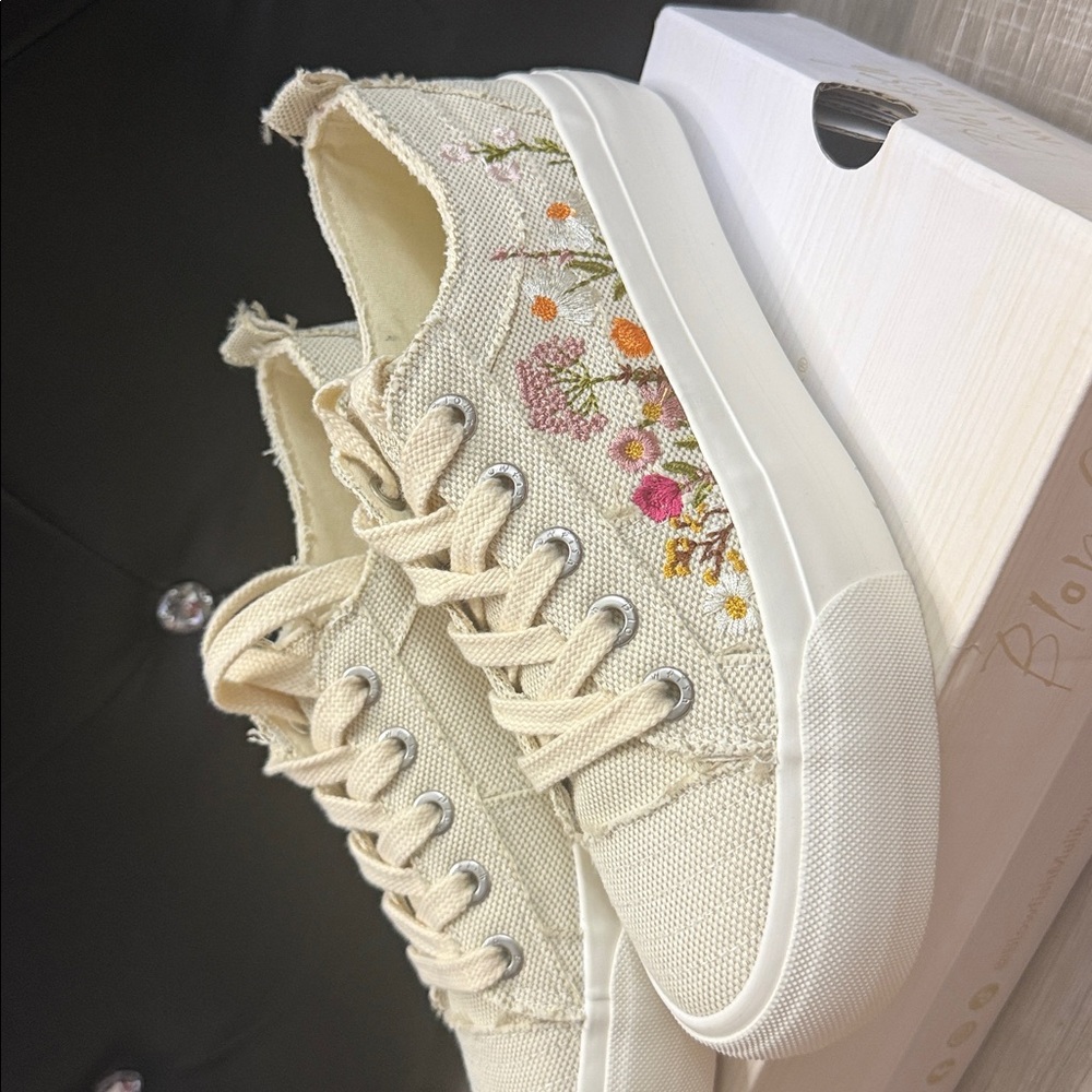 Blowfish Malibu Beige Floral Sneakers - Picture 2 of 8